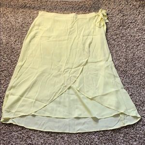 NWT American Eagle XL yellow wrap around skirt